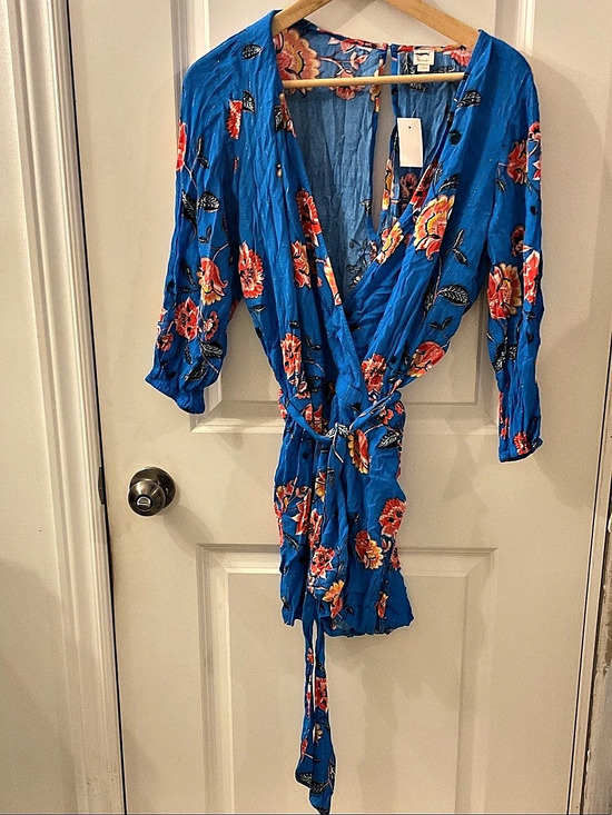 LOFT Dresses & Skirts - Loft beach Floral Wrap Mini Dress in Blue Size Small NWT